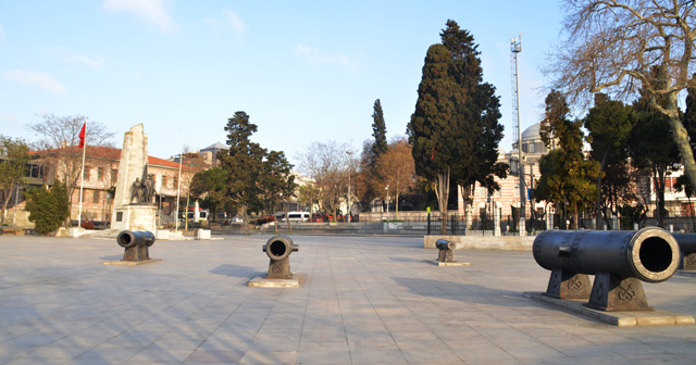 İstanbul’un meydanları boş kaldı