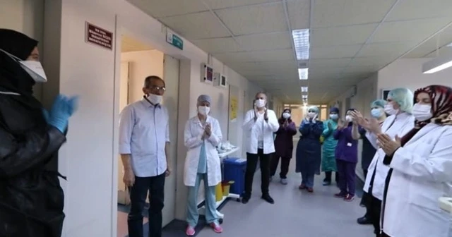 Kalbi durmuştu, koronavirüsü yenerek taburcu oldu