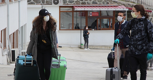 Kanada’dan getirilen Türk öğrenciler Trabzon’da karantinaya alındı