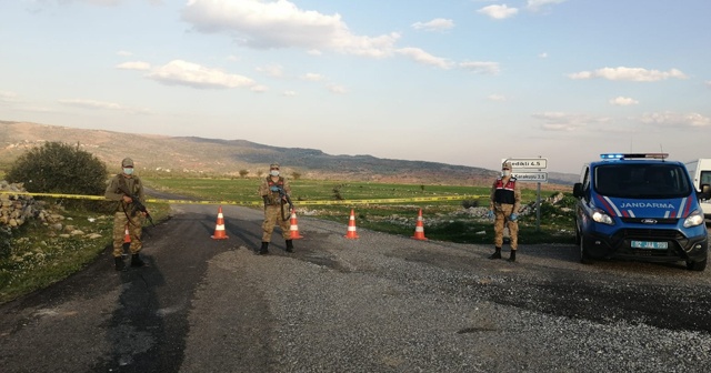 Karantina altına alınan köye girmeye çalışınca yakayı ele verdi