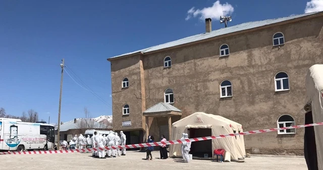 Karantinaya alınan mahallede Kovid-19 taşıyan hasta sayısı 44'e yükseldi