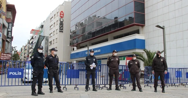 Karşıyaka Çarşısı'na giriş çıkışlar kapatıldı