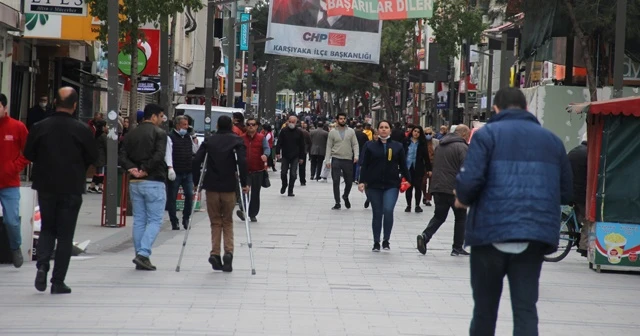 Karşıyaka Çarşısı salgına rağmen yine boş kalmadı