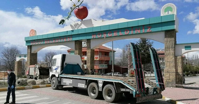 Koronavirüs testi pozitif çıkan bir ailenin yaşadığı belde karantinaya alındı