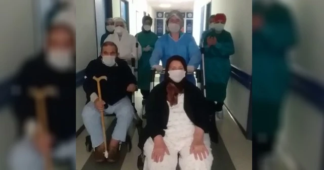 Koronavirüsü yenen yaşlı çift taburcu edildi