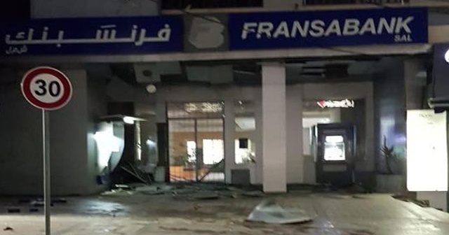 Lübnan&#039;da bankaya bombalı saldırı