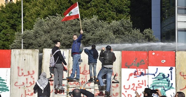 Lübnan&#039;da hayat pahalılığı protesto edildi