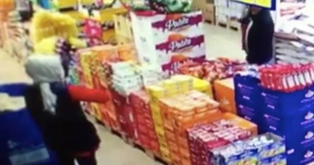 Maske takmadığı için kendisini uyaran market çalışanlarına saldırdı