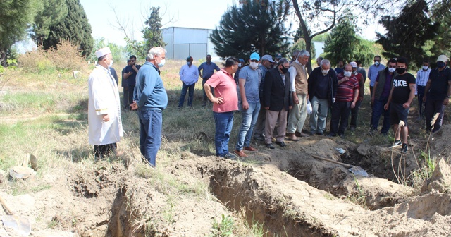 Mera kavgasında öldürülen anne, baba ve iki oğlu yan yana defnedildi