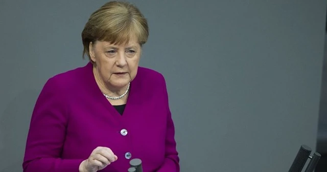 Merkel'den 'Kovid-19 salgınıyla uzun süre yaşamak zorunda kalacağız' uyarısı