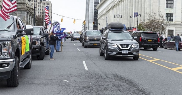 New York'ta Demokrat Partinin başkanlık ön seçimleri salgın gerekçesiyle iptal edildi