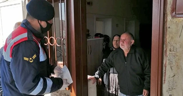 Niğde'de 89 yaşındaki Bilal dede Milli Dayanışma Kampanyası'na destek verdi