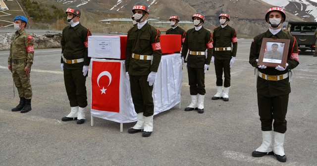 Nöbet sırasında rahatsızlanarak şehit düşen askerin cenazesi memleketine gönderildi