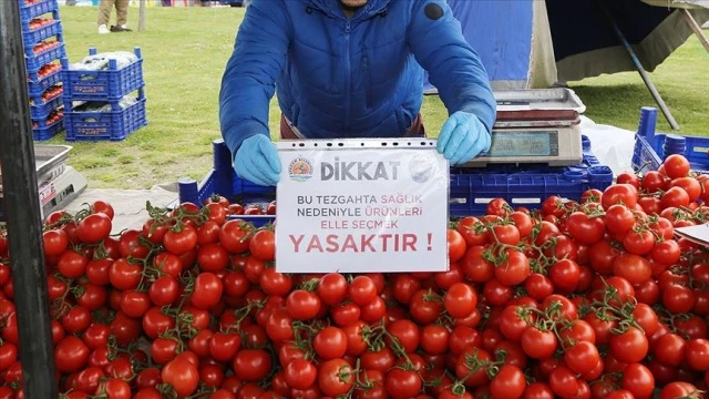 Pazarcılardan vatandaşa 'seçmece yasağına uyun' mesajı