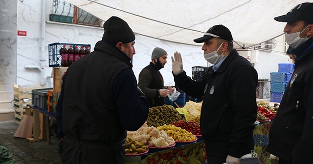 Pazarda 3 metre kuralını ihlal ettiler: 784 TL para cezası kesildi