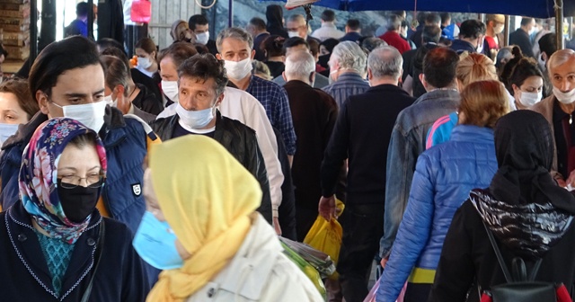 Pazarlar, sokağa çıkma yasağı öncesi doldu taştı