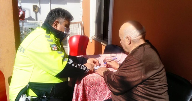 Polis &#039;evde kal&#039; dedi, 2 ay önce bağlanan aracını evine getirdi