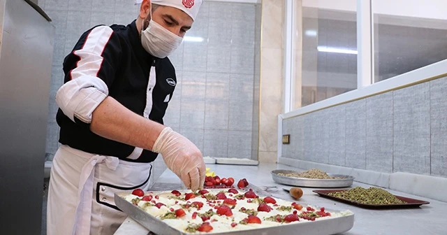 Ramazan’ın vazgeçilmezi güllaç sofraları süslemeye başladı