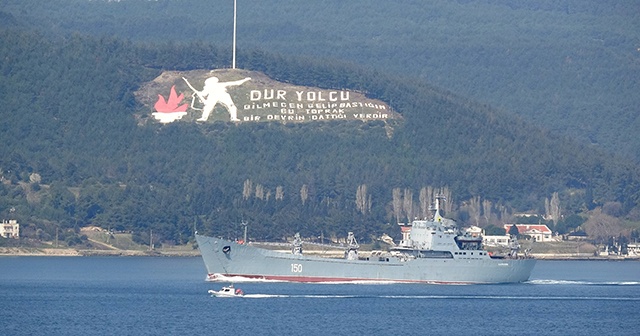 Rus savaş gemisi Çanakkale Boğazı’ndan geçti