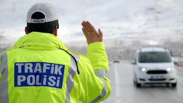 Rüyada Polis Görmek Ne Anlama Gelir?