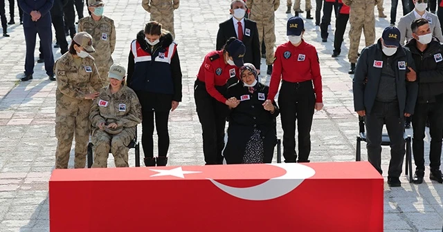 Şehit Güneş&#039;in naaşı törenle uğurlandı