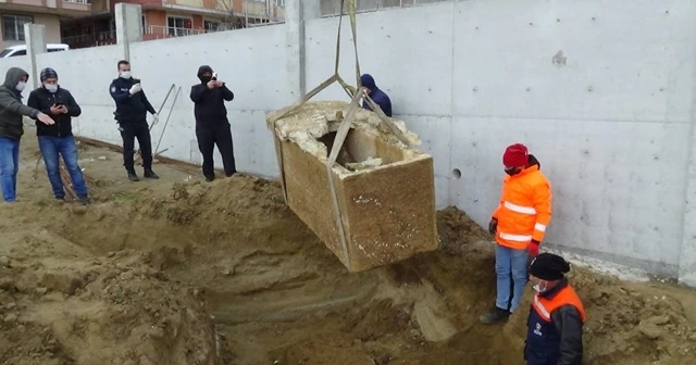 Silivri’de boş arazide lahit mezar bulundu