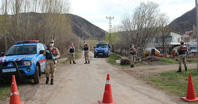 Sivas&#039;ta karantinadaki köyden ayrılan 2 kişiye para cezası