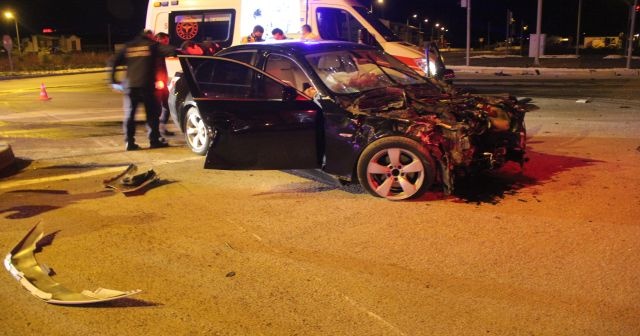 Sivas’ta trafik kazası: Polis memuru hayatını kaybetti