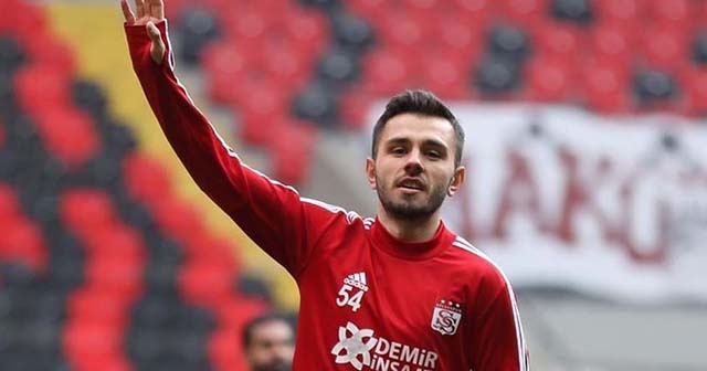 Sivassporlu Emre Kılınç mekik çekerek meydan okudu!