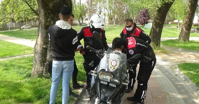 Sokağa çıkan 20 yaş altı 2 gence 3 bin 600 lira ceza