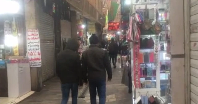 Tahran’da vaka sayısı düşerken, dükkanlar ve mağazalar açılıyor
