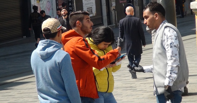 Taksim’de kuralları hiçe sayan turistlere polis müdahale etti