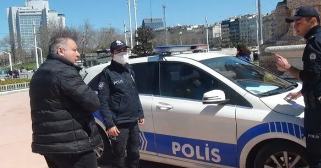 Taksim’de sosyal mesafe cezası yiyen vatandaştan ilginç tepki