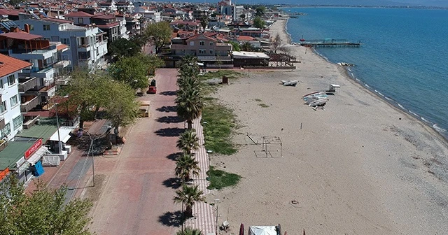 Tatil bölgelerindeki sokağa çıkma kısıtlaması havadan görüntülendi
