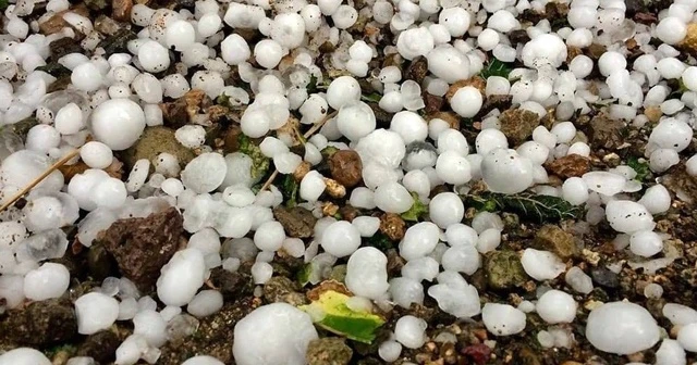 Uludere'de ceviz büyüklüğünde dolu yağdı