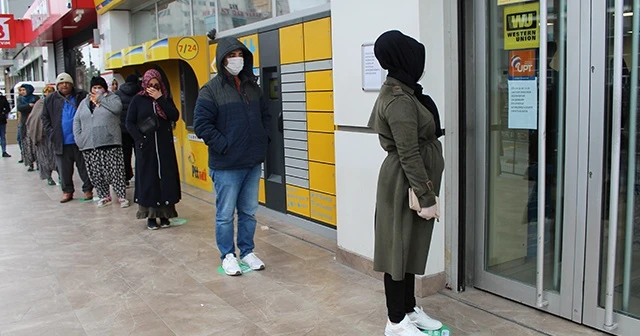 Vatandaşlar bin TL yardım parasını almaya başladı