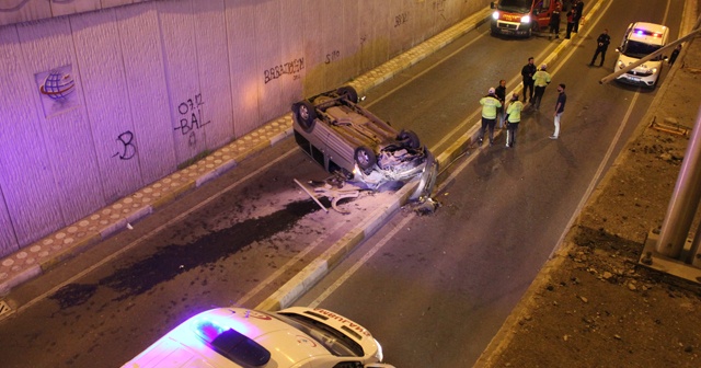 Virajı alamayan araç köprüden uçtu: 2 yaralı