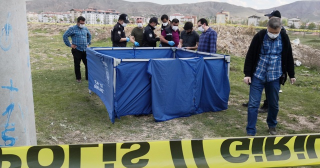 Yanmış olarak bulunan genç, 10 liralık benzinle kendini yakmış