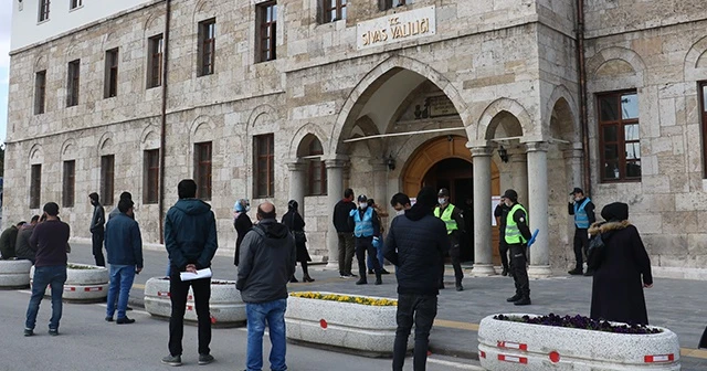 Yardım kuyruğu sandılar, izin kuyruğu çıktı