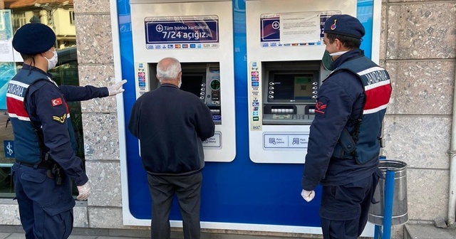 Yaşlı adamı telefon dolandırıcılarından jandarma kurtardı