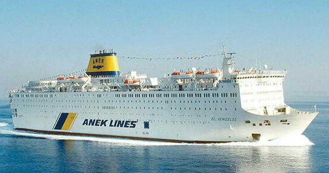 Yunanistan&#039;da yolcu gemisine koronavirüs karantinası: Türk vatandaşları da var