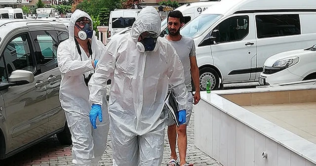 'Kovid-19 bulaşır' endişesiyle hastaneye gitmek istemeyen çiftin oğulları yatağında ölü bulundu