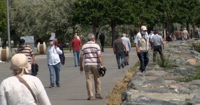 65 yaş üstü vatandaşlar, Avcılar Sahili&#039;ne akın etti