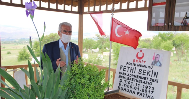 Bayramlarda oğlunun kabrine gidiyor