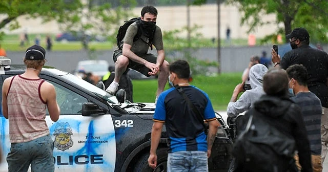 ABD'de protestolar büyüyor!
