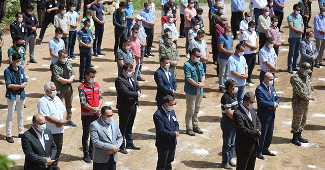 Adanalı şehide sosyal mesafeli tören