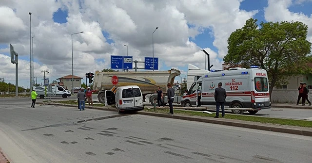 Aksaray’da kamyonet ile tır çarpıştı