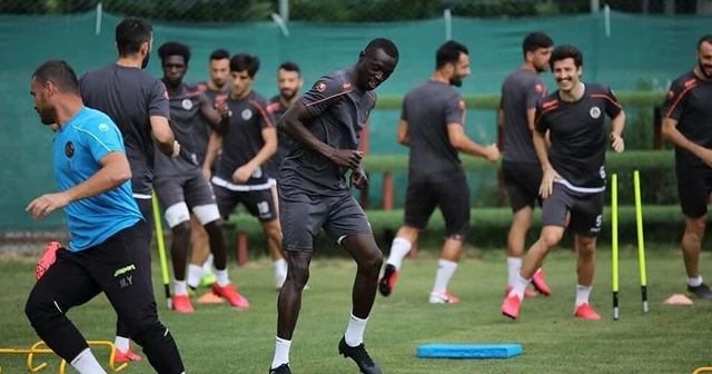 Alanyaspor'da ikinci kez yapılan Kovid-19 testinin sonuçları da negatif çıktı