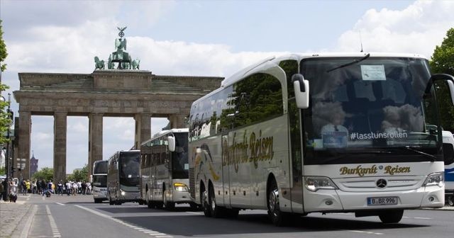 Almanya, AB ülkelerinden gelenlere karantina uygulamasını kaldırıyor