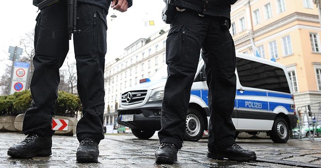 Almanya’da polis maske takmadı diye Türk gencin burnunu kırdı